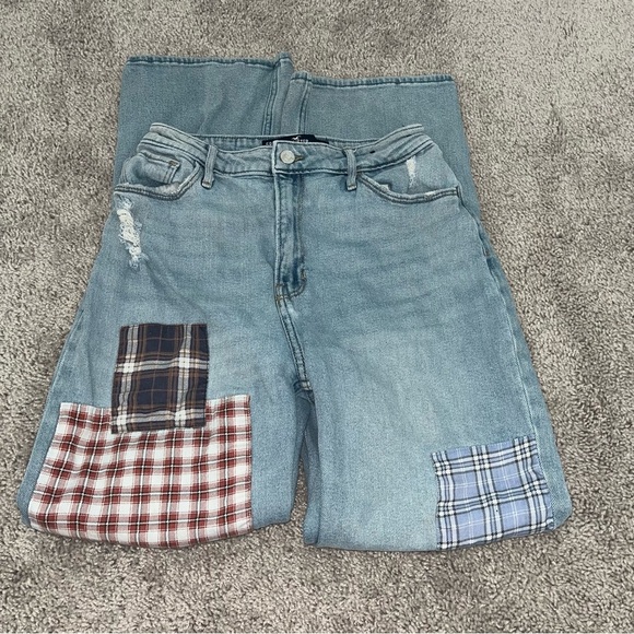 Hollister Denim - Hollister Ultra High-Rise Dad Jean, Vintage Stretch with Patchwork Detail, 27